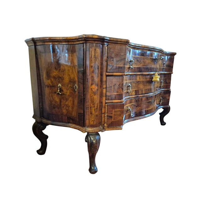 Baroque Inlaid Walnut and Burl Wood Commode with Serpentine Front and Cabriole Legs, 1780s For Sale - Image 14 of 17