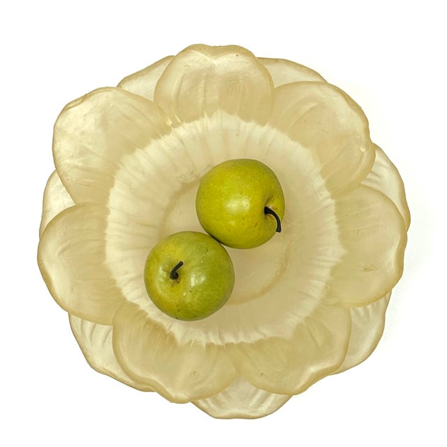 Flower Shaped Large Frosted Resin Serving Bowl by Dorothy Thorpe For Sale In Miami - Image 6 of 10