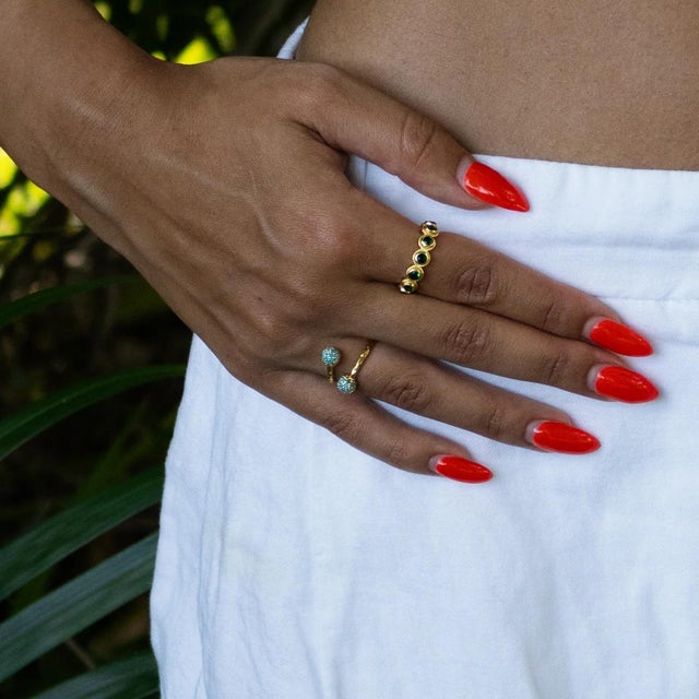 Emerald Glow Adjustable Gold Plated Stackable Ring, Size 8 For Sale In Miami - Image 6 of 8