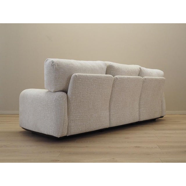 Italian White Sofa by Arrigo Arrigoni for Busnelli, 1970s For Sale - Image 6 of 13
