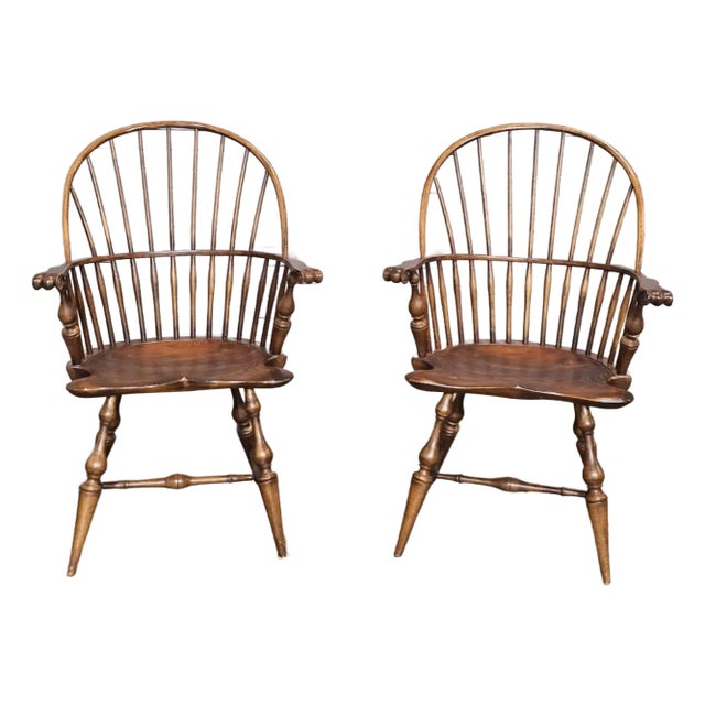 Mid 20th Century Pair of d.r. Dimes Sack Back Windsor Arm Chairs Carved Knuckles "Wallace Nutting Chair" For Sale