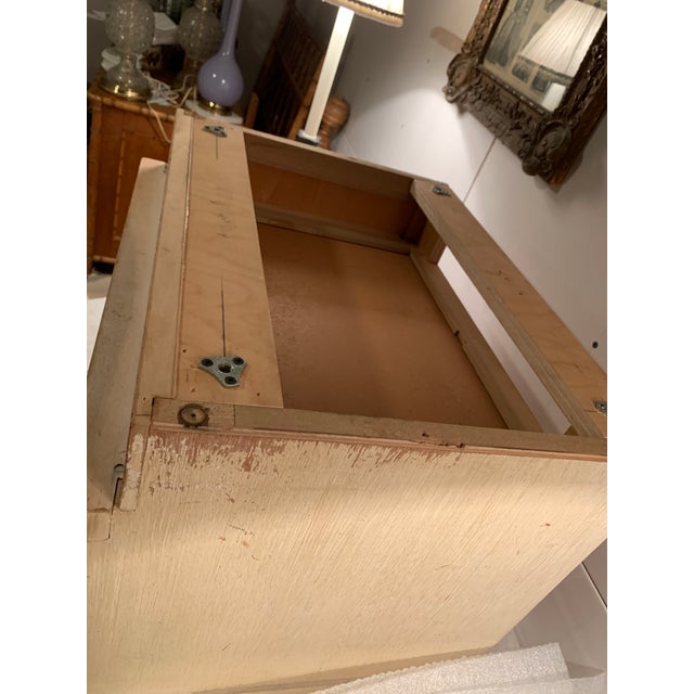 Vanilla 1960's Hollywood Regency MCM Dresser Bedroom Set For Sale - Image 8 of 13