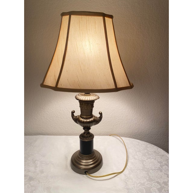 Bronze Neoclassical Trophy Cup Urn Style Bronze & Black Lamp Vintage Excellent Condition For Sale - Image 8 of 13
