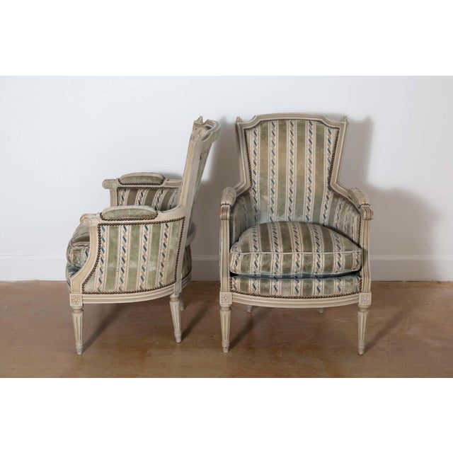 This exquisite pair of 20th-century French bergères combines timeless elegance with comfort, reflecting the sophistication...