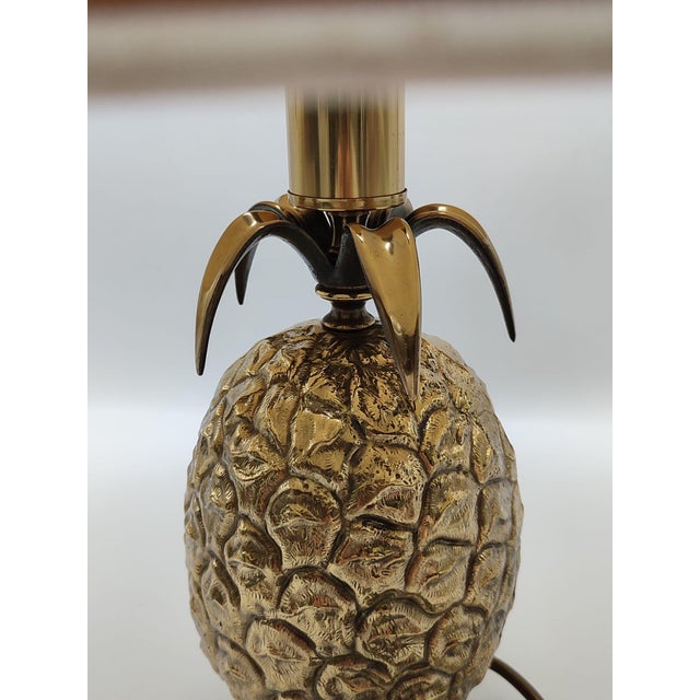 Mid-Century Modern Hollywood Regency Pineapple Table Lamp in Brass with Linen Shades from Maison Le Dauphin, France, 1970s For Sale - Image 3 of 18