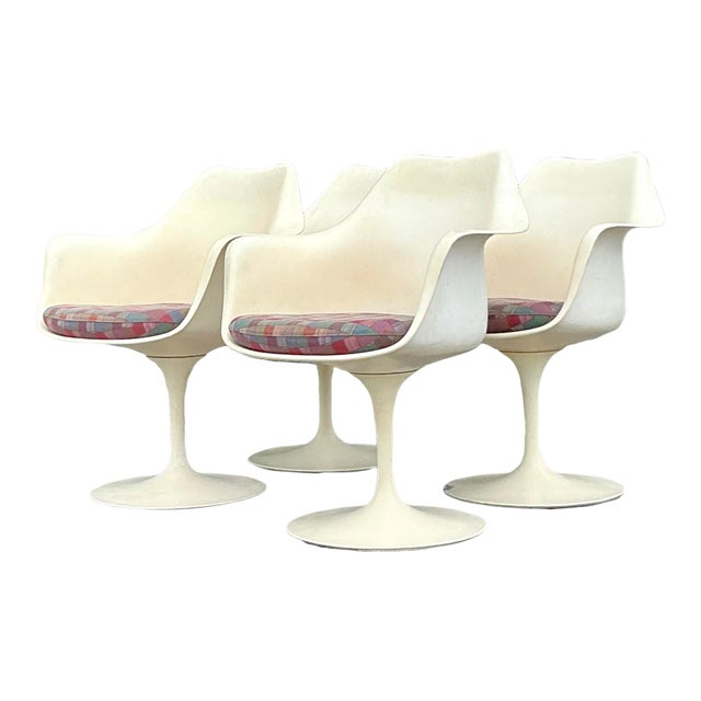 Vintage Mid-Century Modern Eero Saarinen Br50 Tulip Chairs - Set of 4 For Sale