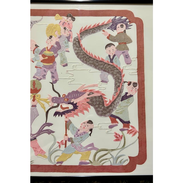 Mid 20th Century Large, Chinese Wall Hanging, Mixed Media, Depicting a Dragon Boat With Many Figures Celebrating an Event, 20th Century For Sale - Image 5 of 12