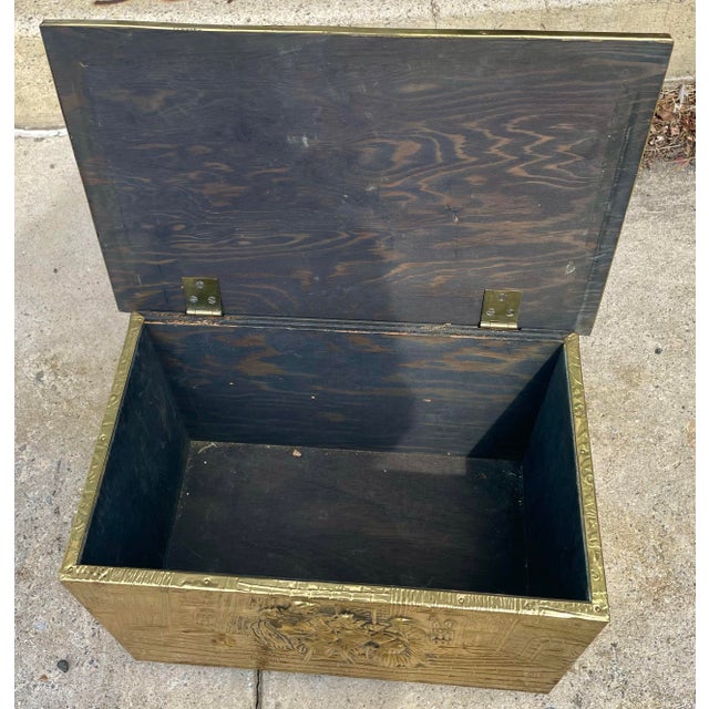 Mid 20th Century Pressed Embossed Brass Firewood Coal Kindling Box Fireside Tavern Scene For Sale - Image 9 of 12