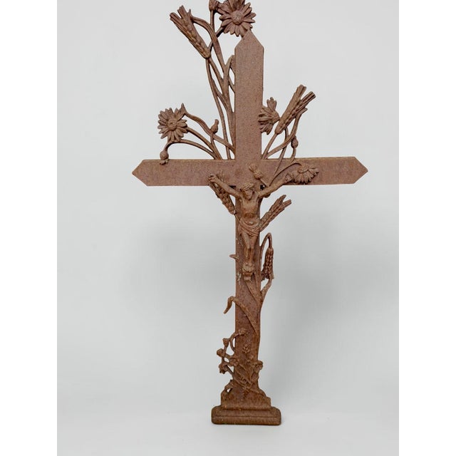 Antique Cast Iron Christ Cross with Wheat Sheaves and Floral Decoration, 1915, in Flawless conditions. Designed 1890 to 1919