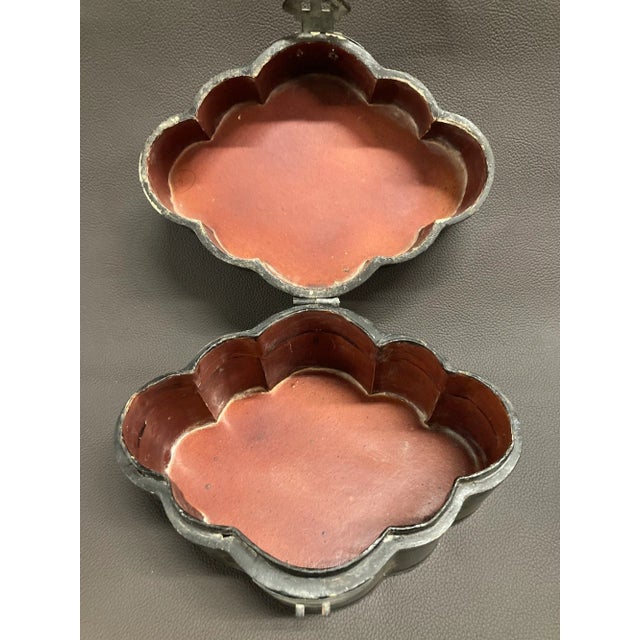 Antique Chinese Black Lacquer Gilt Painted Covered Tea Box 1940s For Sale - Image 4 of 11