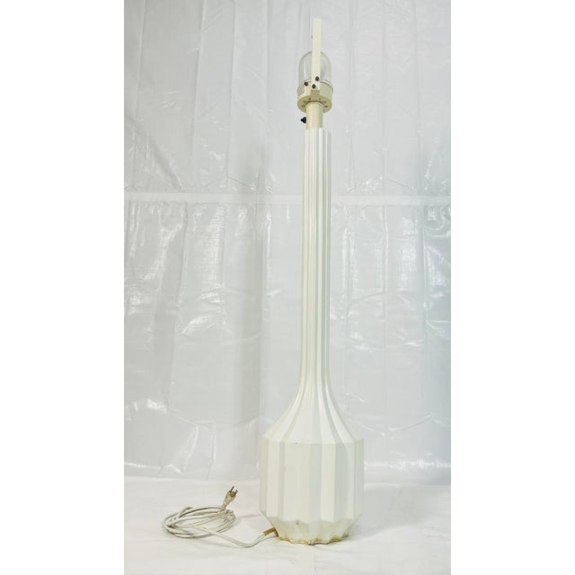 1980s Vintage Sculptural White Floor Lamp With Fluted Column Base For Sale - Image 5 of 16
