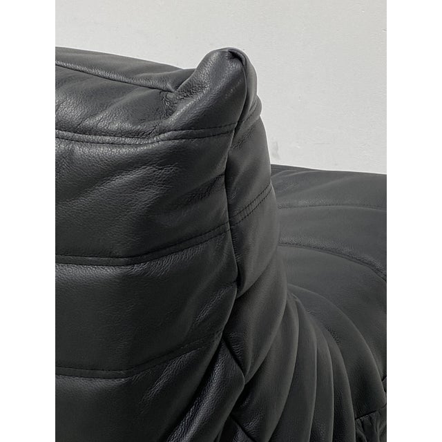 Set of French Togo Lounge Chair and Ottoman in Black Leather attributed to Michel Ducaroy for Ligne Roset, 1970s For Sale - Image 10 of 14
