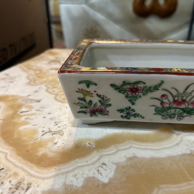 Up for consideration is a beautiful vintage Asian style ceramic floral catchall bowl. This would look lovely in your home...