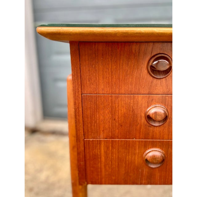 Arne Vodder Mid-Century Modern Scandinavian Executive Desk With Glass Top by Arne Vodder Style For Sale - Image 4 of 13