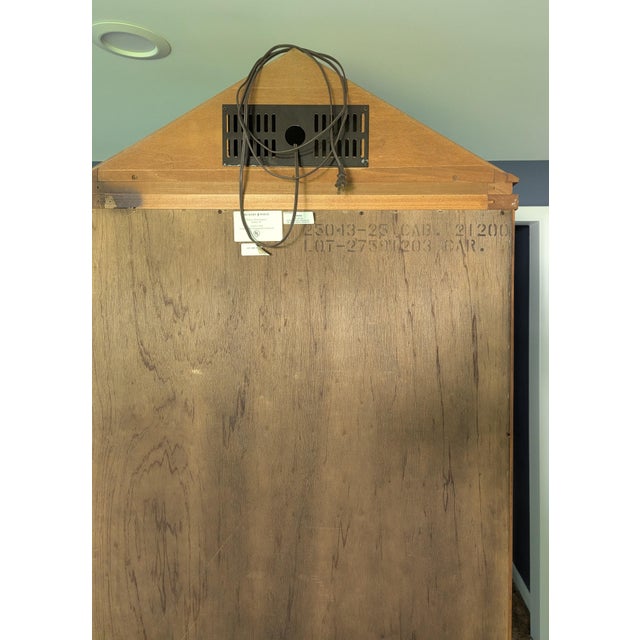 Hickory White Late 20th Century Hickory White Illuminated Curio Display Cabinet With Mirrored Back For Sale - Image 4 of 4