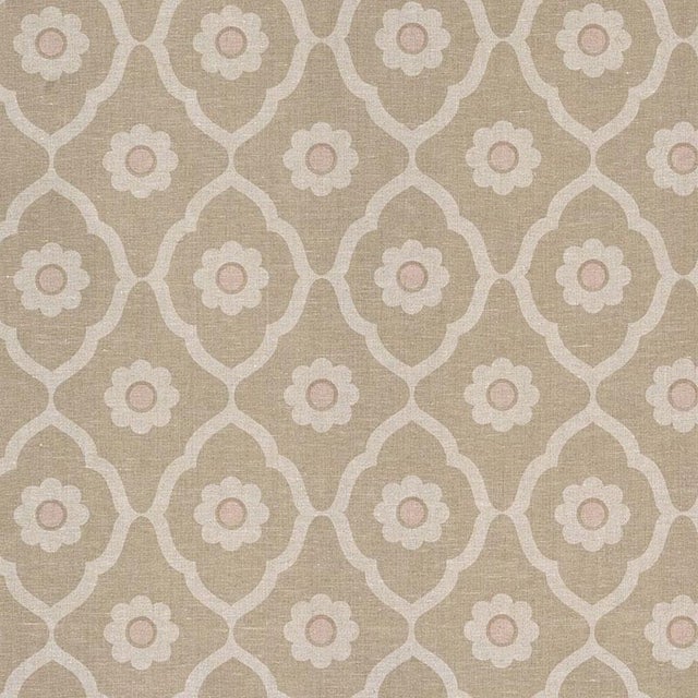 An abstracted floral, Soundness is a mid-scale design rooted in traditional Islamic patterns. Handprinted in England, it...