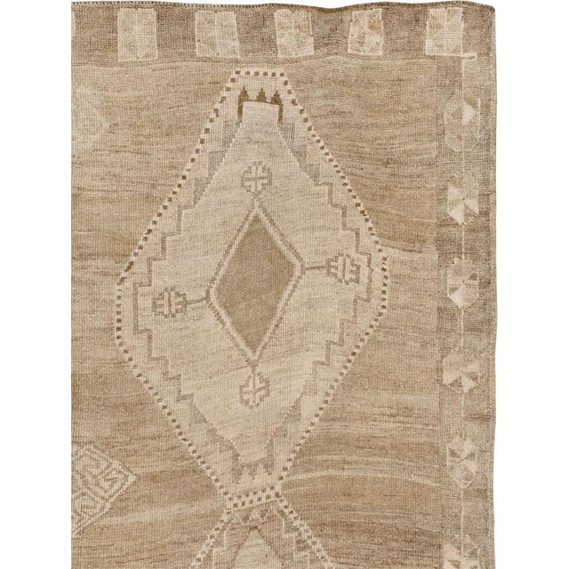 Tribal Galerie Shabab Collection Mid-20th Century Turkish Anatolian Gallery Carpet For Sale - Image 3 of 10