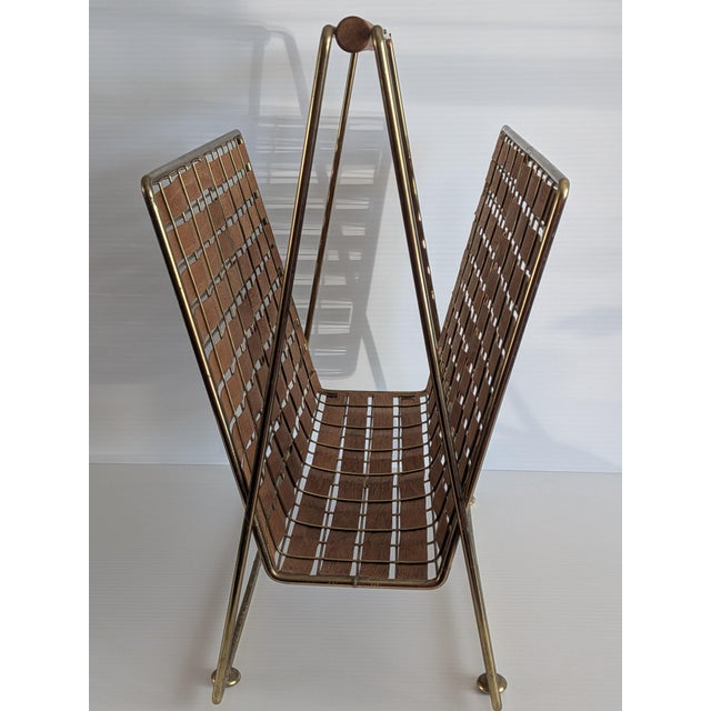 Tony Paul 1950s MCM Tony Paul for Woodlin-Hall Maple Gold Tone Magazine Rack For Sale - Image 4 of 9