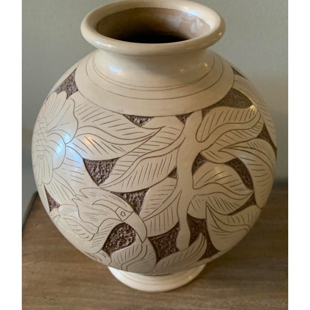Transitional Vintage Mid 20th Century Carved Vase With Separate Base For Sale - Image 3 of 8