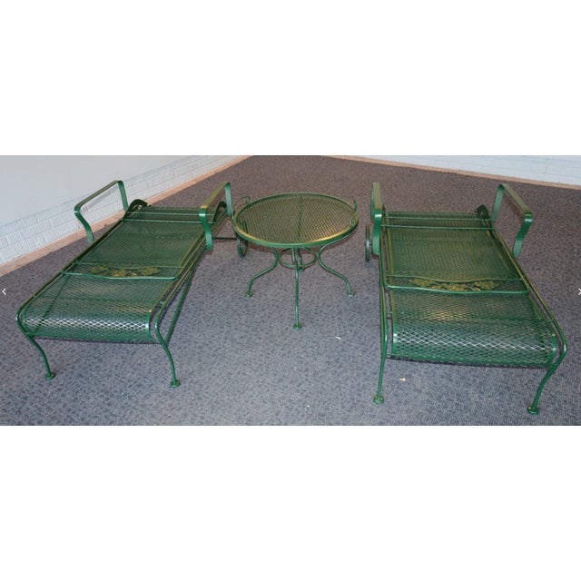 Mid 20th Century Russell Woodard Wrought Iron Chaise Loungers With Removable Service Table, Attributed For Sale - Image 12 of 14