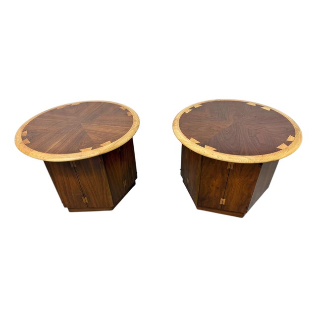 Mid-Century Modern Lane Acclaim Round Walnut Side Tables - Set of 2 - Refinished For Sale