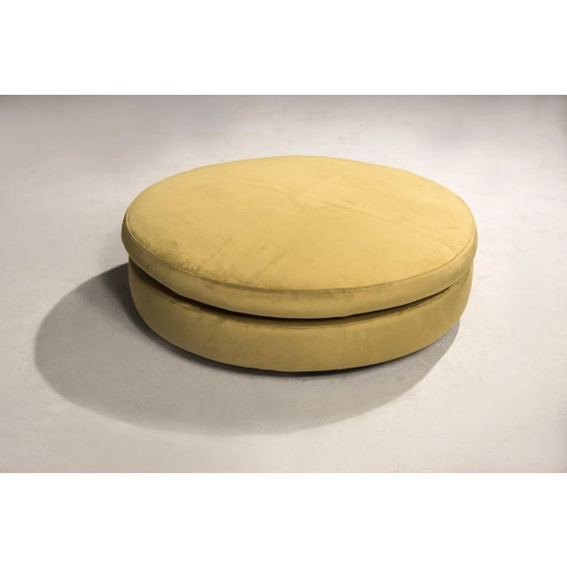 Puff Minotti 90s with new green padding and velvet. The pouff is equipped with wheels. This piece is attributed to the...