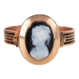 10k Gold Black and White Cameo Portrait Ring For Sale