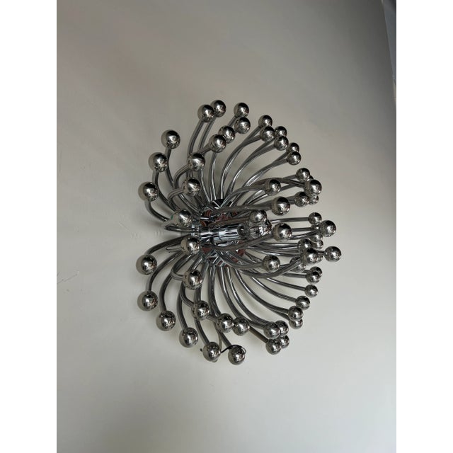 We are delighted to offer for sale this fantastic Vintage Postmodern Italian design Pistillo - style chrome lamp....