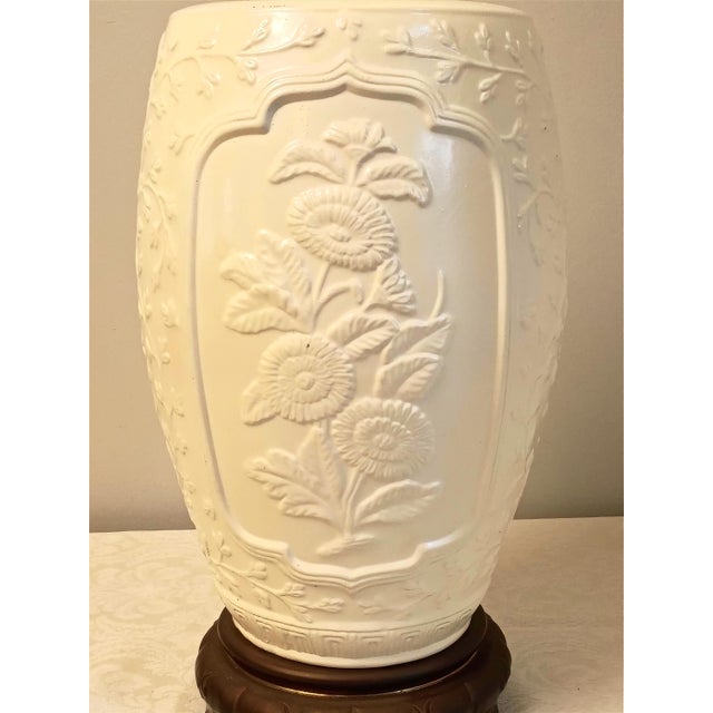 1980s Blanc De Chine Table Lamp Base White Porcelain Chinoiserie Chrysanthemum Relief Patinated Brass Base Grandmillenial Cottage Accent Decor For Sale In Savannah - Image 6 of 13