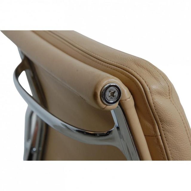 Ea-208 Softpad Chair in Beige Leather by Charles Eames, 2000s For Sale - Image 15 of 18