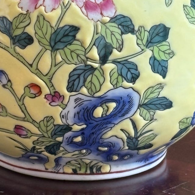 Ceramic Late-20th Century Yellow Chinoiserie Ceramic Vase For Sale - Image 7 of 17
