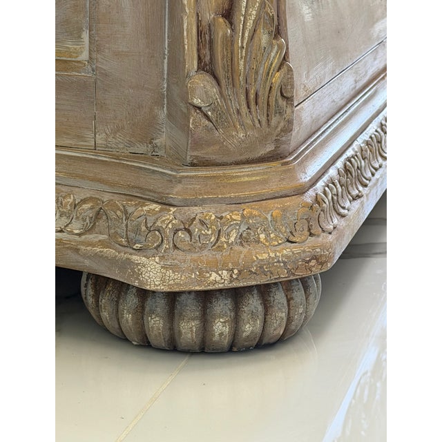 1990s French Provincial Bombe Marble Top Dresser – Louis XV Style Chest – Carved & Gilt – 3 Drawer For Sale - Image 9 of 16