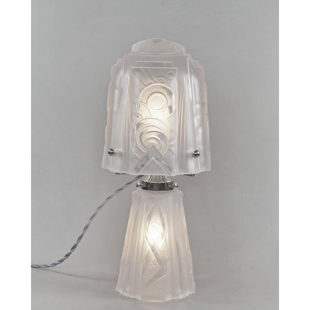 Muller frères A very rare French art deco lamp in clear frosted moulded-pressed glass made around 1925-1930. A nice Muller...