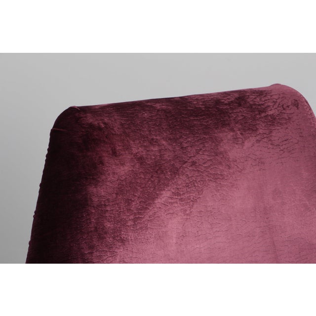 Mid-Century Modern Italian Velvet Armchair by Gigi Radice for Minotti, 1950s For Sale - Image 4 of 8