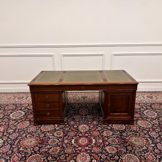 Classic Italian Desk in Wood and Leather For Sale - Image 4 of 18