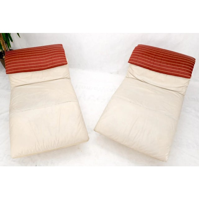 Pair of Leather 'Wave' chaise by Giovanni Offredi for Saporiti Italia.
