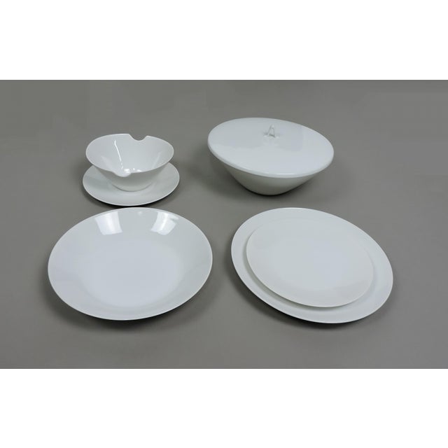 Rosenthal Mid Century Rosenthal Raymond Loewy Form 2000 Classic Modern White Dinner Set- 45 Pieces For Sale - Image 4 of 8