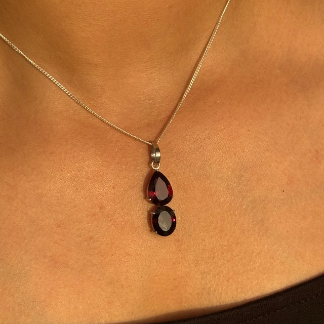 Art Deco Classic 9.4 Carat Red Garnet Pendant for Women Set in 925 Silver For Sale - Image 3 of 18