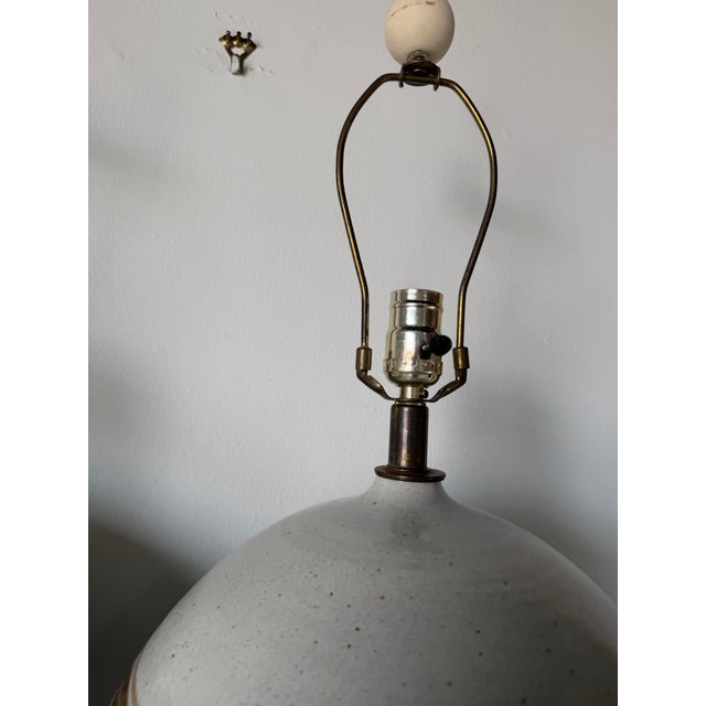 Ceramic Pair of Vintage Mid-Century California Studio Pottery Stoneware Table Lamps With Hand-Painted Floral Motif For Sale - Image 7 of 12