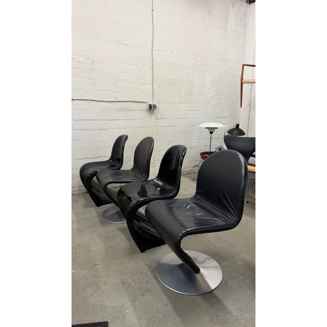 Model 1-2-3 Side Chairs and Panton Chairs in Black Leather by Verner Panton for Fritz Hansen & Fehlbaum, 1970s, Set of 4 For Sale - Image 15 of 16