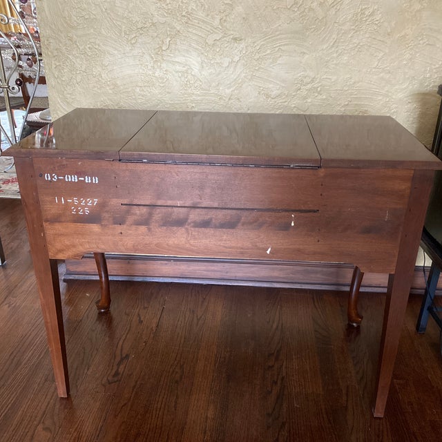 1980s Ethan Allen Court Vanity/Dressing Table With Stool 2