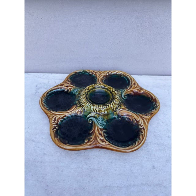 French Majolica oyster plate with yellow acanthus leaves, circa 1900.