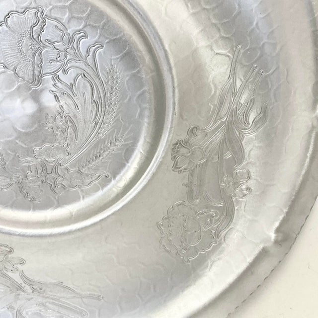 Silver 1950s Vintage Boho Chic Arts & Crafts Hand Wrought Etched Aluminum Round Serving Tray. For Sale - Image 8 of 11