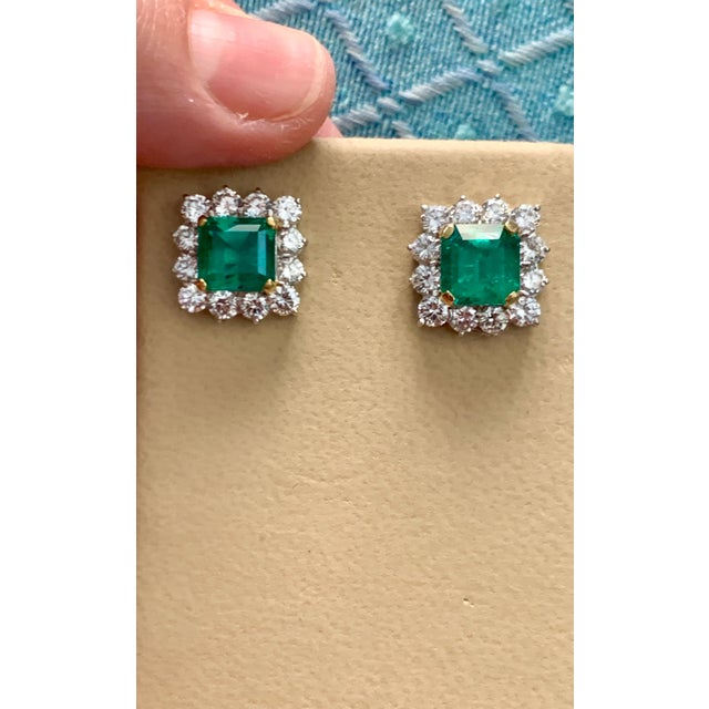 AGL Certified Insignificant Traditional 5 ct Colombian Emerald Diamond Earrings For Sale - Image 14 of 18