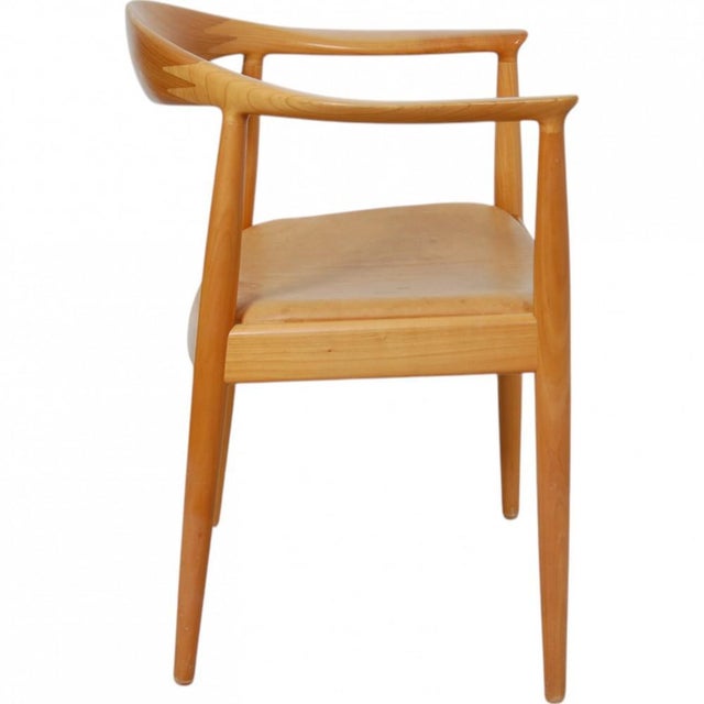 The chair is designed by Hans Wegner and manufactured by PP møbler. It is made with a frame of cherry wood and a seat...