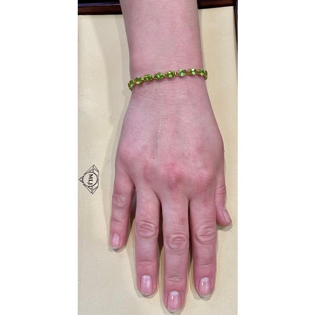 2010s 15 Carat Genuine Natural Pear Shape Peridot Tennis Bracelet 14 Karat yellow gold For Sale - Image 5 of 18