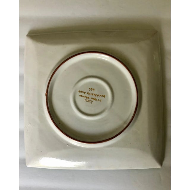 Ceramic Italian Neiman Marcus Gold Leaf Plate With Kelly Green Border For Sale - Image 7 of 12
