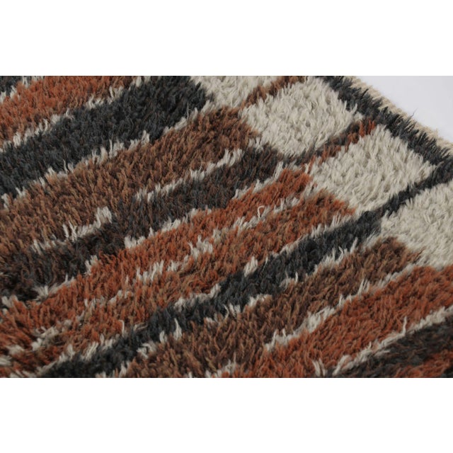 Mid-Century Modern Vintage Swedish Rya Runner in Gray, Brown & Black Abstract Pattern - Rug & Kilim For Sale - Image 3 of 9