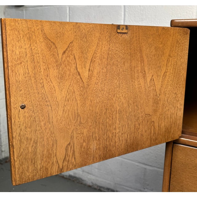 Broyhill Premier Division Mid-Century Highboy Dresser For Sale - Image 13 of 17