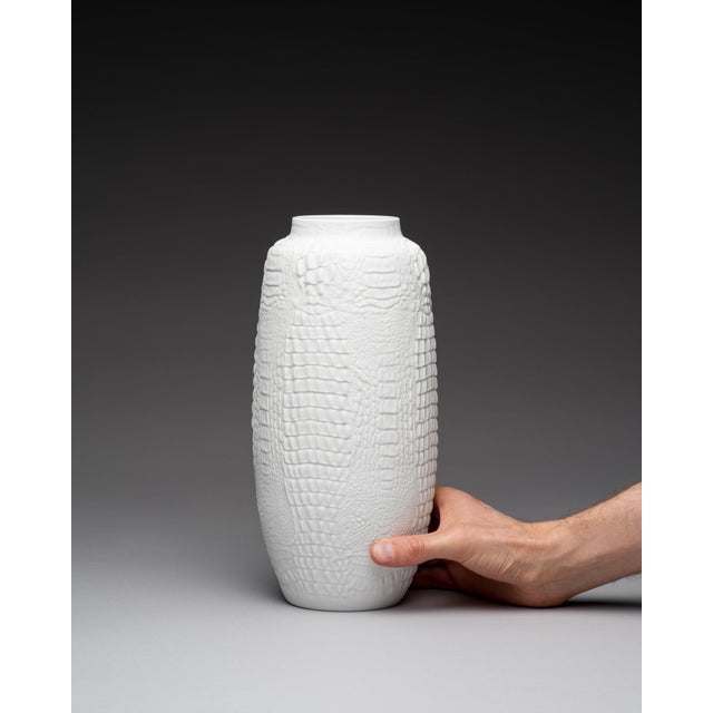 White Op-Art Bisque Porcelain Vases with Crocodile Reptile Relief by Manfred Frey for AK Kaiser, 1960s, Set of 2 For Sale - Image 8 of 18